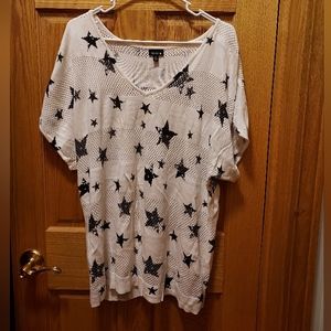 Torrid Size 1 (XL/1X) Black star print white knit emo top
